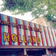 Veel banketbakkerijen dragen de naam Holland. De culinaire erfenis die wij achterlieten ligt duidelijk op dat gebied.