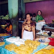 Blokken tahu op de pasar van Magelang.    