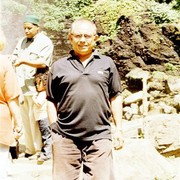 Onze chauffeur-gids Yopi.