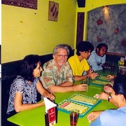 Diner in Bandung met Chinese familie. Maja en Eric zitten naast mij.    