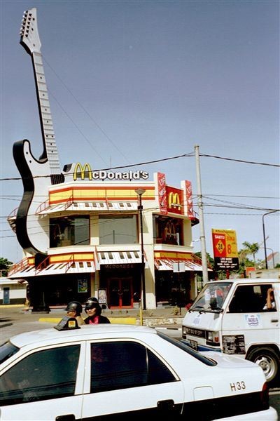 McDonald's op z'n Elvis.    