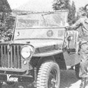 En dit is diezelfde jeep, toen hij nog in Nederlandse handen was. Harie Geraets stuurde hem op, met de tekst: Jaap Bogte met jeep "Koosje" 3-5 RI -X Brigade. "Koosje" werd door de TNI bij Sebaloe buitgemaakt aan de Status-Qo lijn dec.1948. Voor meer infor