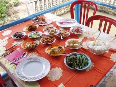 De Masakan Padang van het restaurant Pondok Flora. Een lust voor het oog, een feest voor de tong.    