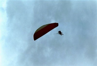 Paragliding bij het meer van Maninjau    