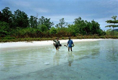 Terwijl wij snorkelden gingen de crew vissen