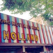 Veel banketbakkerijen dragen de naam Holland. De culinaire erfenis die wij achterlieten ligt duidelijk op dat gebied.    