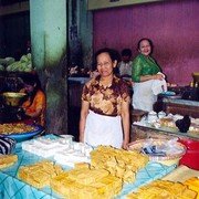 Blokken tahu op de pasar van Magelang.
