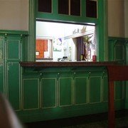 Dezelfde bar, gezien vanuit de goede eetzaal.