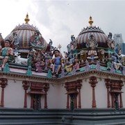 Godenafbeeldingen op de Sri Mariamman-tempel, een hindu-tempel in het hart van Singapore's China Town    