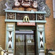 McDonald's op z'n Indonesisch. Het is hier een luxe restaurant.