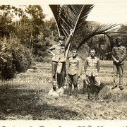 Om zijn toekomstige vrouw en hun toekomstige gezin een toekomst te bieden tekende hij in 1935 voor het Koninklijk Nederlands Indisch Leger, het KNIL. Ze verloofden zich en hij stak over naar de kolonie. Hier staat hij met enkele kornuiten (Boy Vervoort tweede van links op de foto).