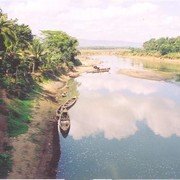 Onderweg: rivier (Mandiri?) bij Sukabumi, onderweg van Bogor naar Bandung.    