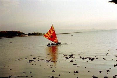 Hier zitten zo te zien wel een mannetje of tien in de boot.    