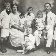 De familie Moormann in de jaren twintig, met nog slechts 6 kinderen (uiteindelijk werden het er twaalf).    